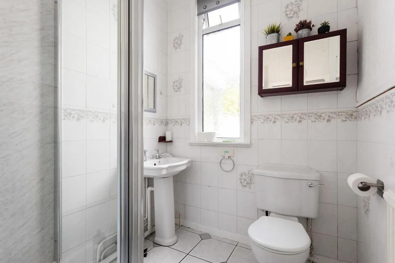 Lovely 3Bed House-Private Parking Villa Edinburgh