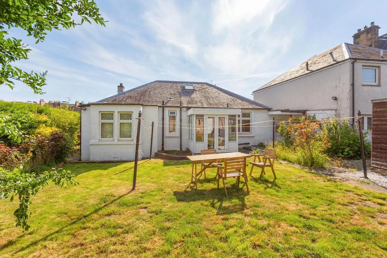 Lovely 3Bed House-Private Parking Villa Edinburgh 0*,  United Kingdom
