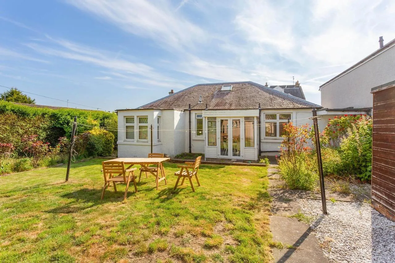 Lovely 3Bed House-Private Parking Villa Edinburgh Holiday home