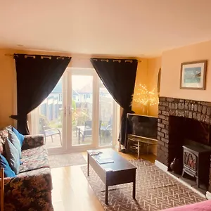 Ground Floor - View Of Lighthouse, Garden And Parking Apartment Swansea