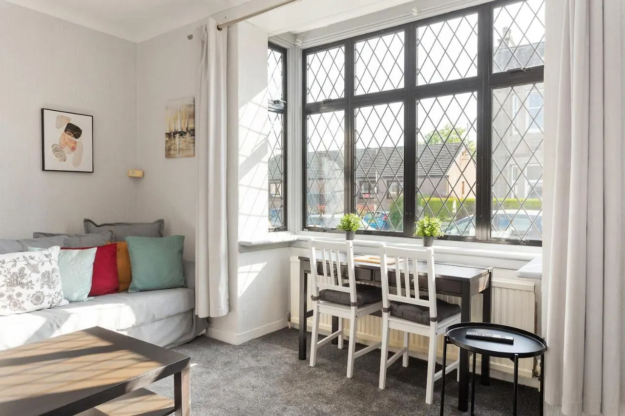 Lovely 3Bed House-Private Parking Villa Edinburg