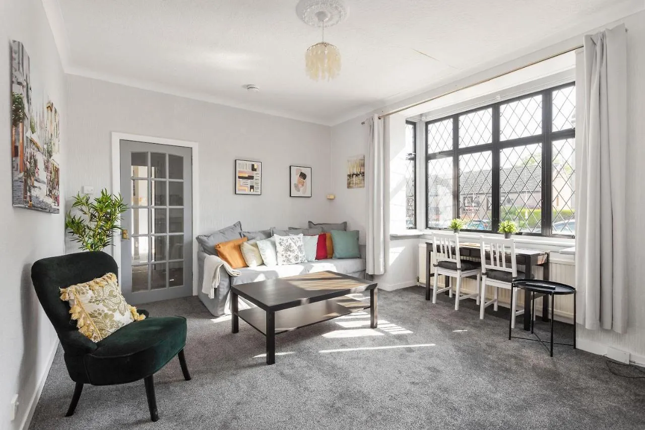 Lovely 3Bed House-Private Parking Villa Edinburg