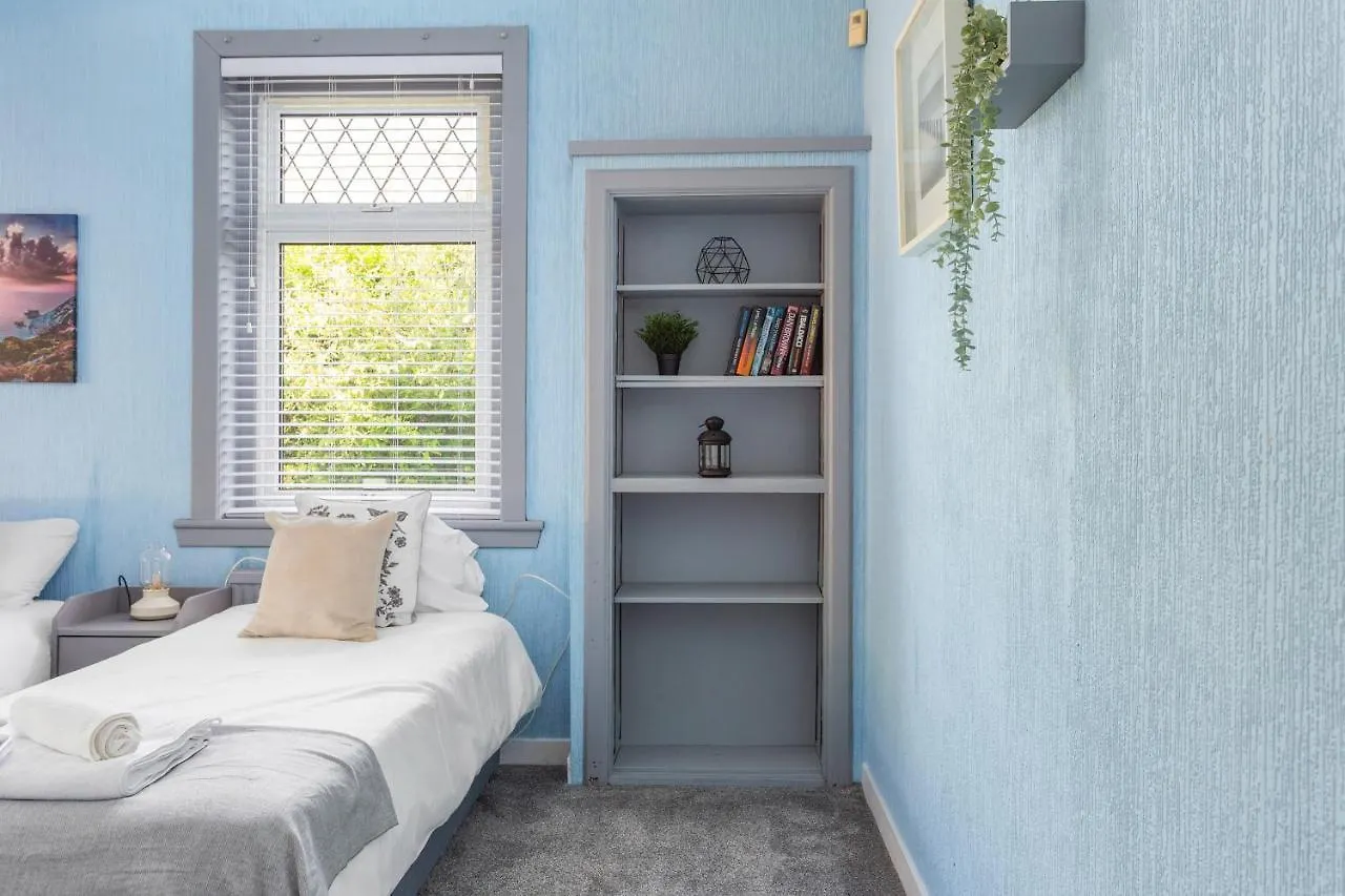 Semesterbostad Lovely 3Bed House-Private Parking Villa Edinburg