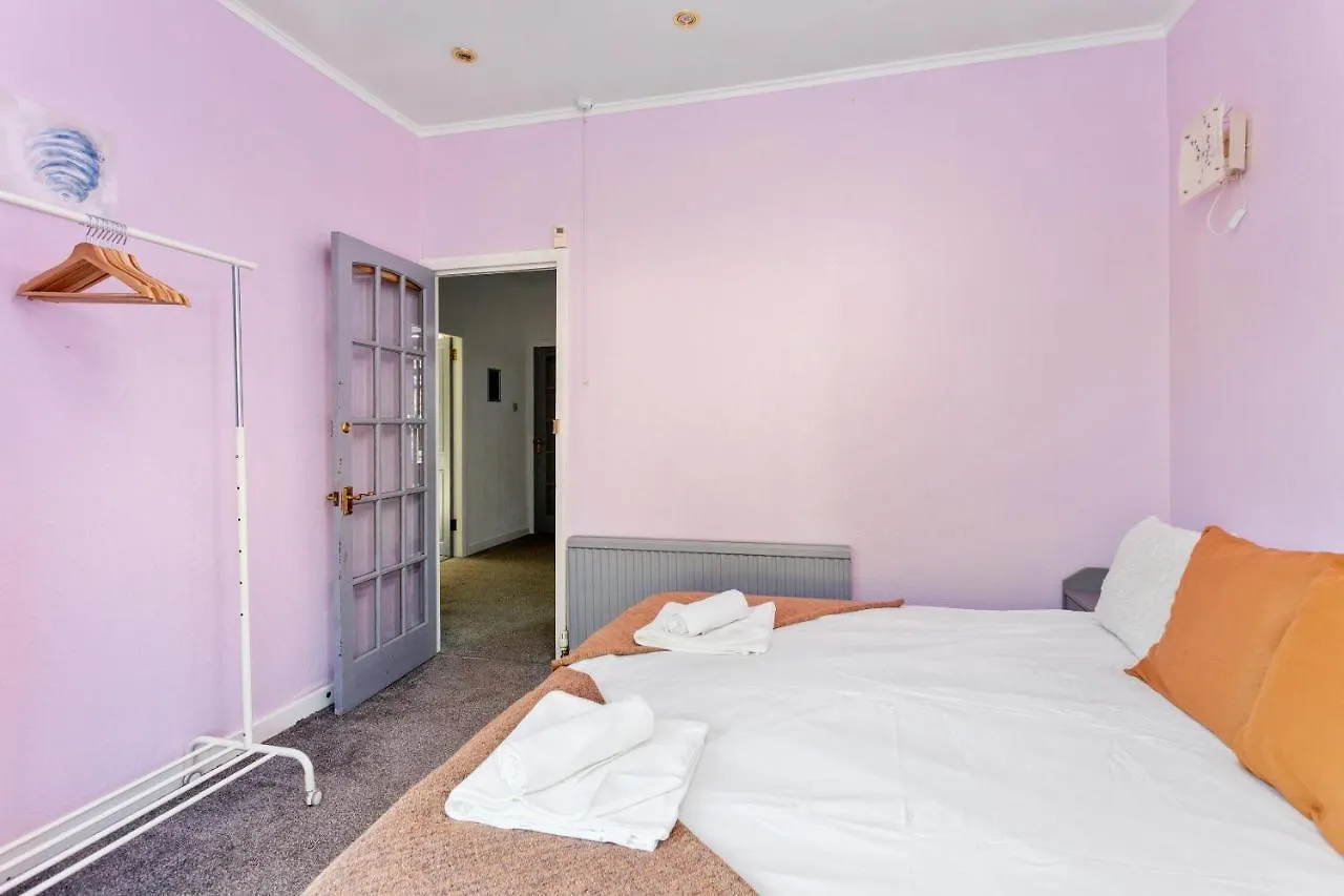 Lovely 3Bed House-Private Parking Villa Edinburg